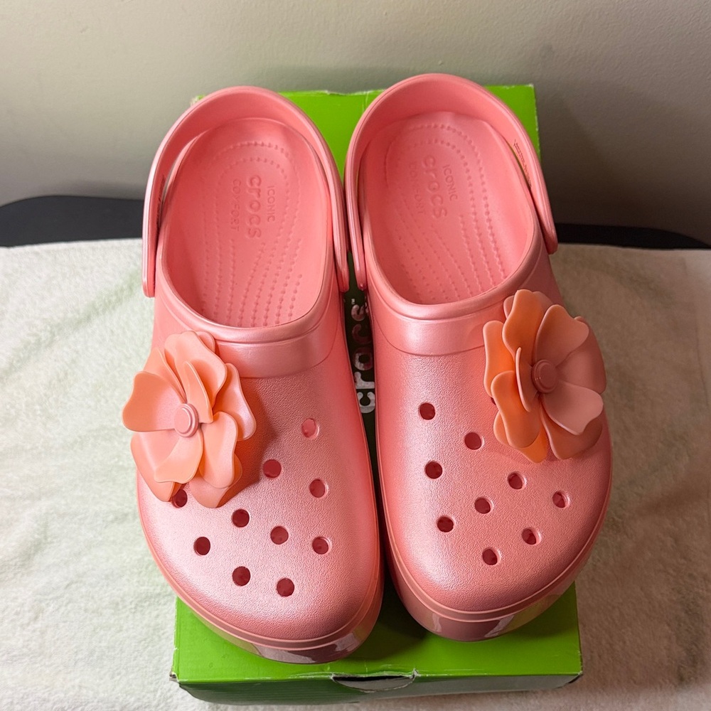 CROCS Coral Platform Clogs with Floral Design - Picture 2 of 7